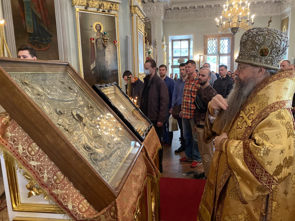 В Даниловом монастыре совершили богослужения 8-й Недели по Пятидесятнице